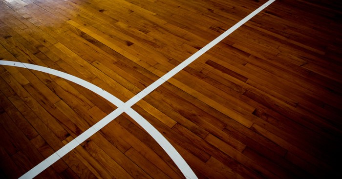 Pilihan kayu untuk lantai parket lapangan basket