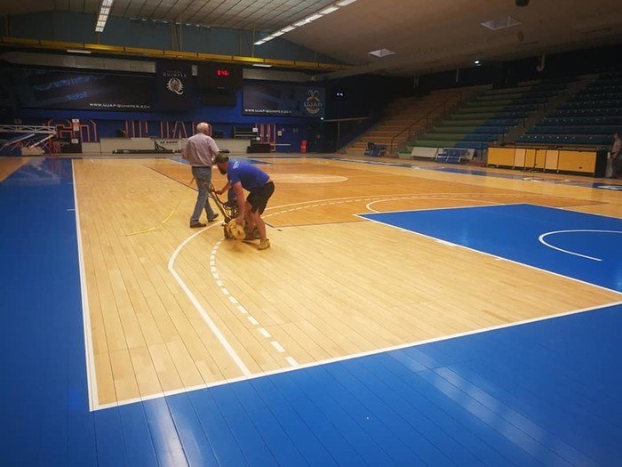 Rénovation du parquet du club de basket-ball de Quimper l'UJAP Quimper ...