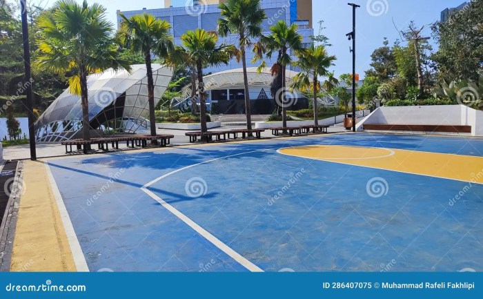 Pemasangan lantai parket lapangan basket Surabaya