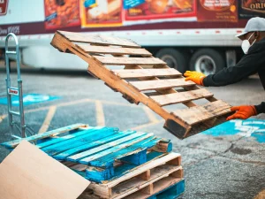 Pallet Disassembly Wood Cleaning