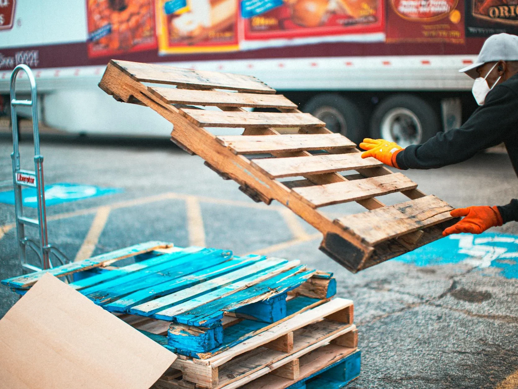Pallet Disassembly Wood Cleaning