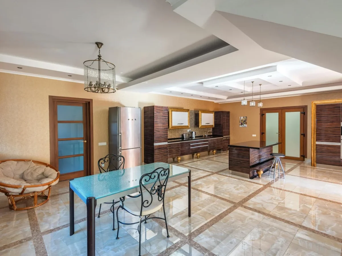Satisfied Customer Sparkling Floor